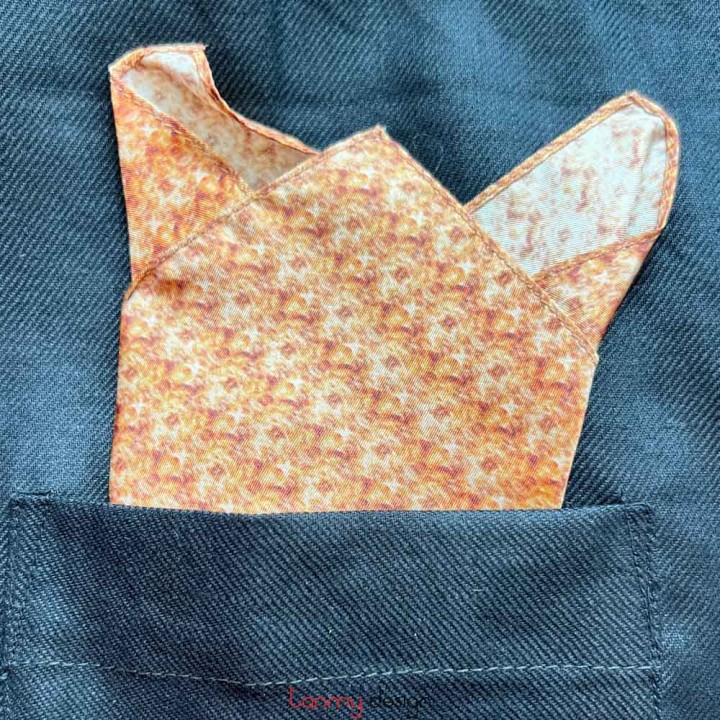 Khăn lụa vuông Huyền thạch màu vàng son 30*30 cm
